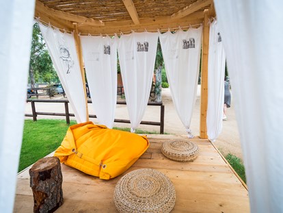 Luxury camping - Italy - Tiliguerta Glamping & Camping Village Superior-Zweizimmer-Bungalows