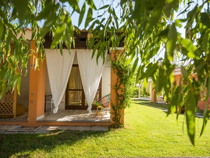 Luxuscamping - Klimaanlage - Sardinien - Tiliguerta Glamping & Camping Village Deluxe-Einzimmer-Bungalows 