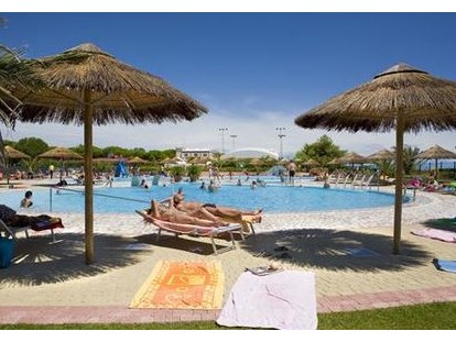 Luxuscamping - Bibione - Am Pool - Villaggio Turistico Internazionale Villa Adria auf Villaggio Turistico Internazionale