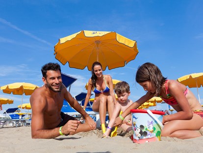 Luxuscamping - WC - Venetien - Camping Vela Blu Mobilheim Family Platinum auf Camping Vela Blu