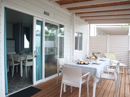 Luxuscamping - Klimaanlage - Venedig - Terrasse - Camping Vela Blu Mobilheim Lido Platinum auf Camping Vela Blu