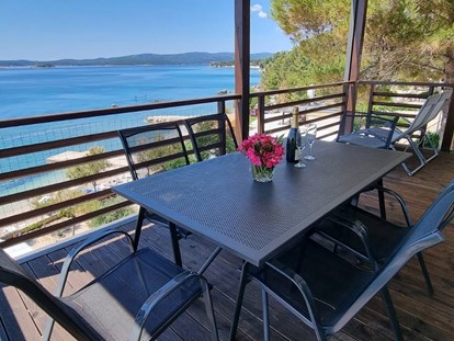 Luxuscamping - Kochmöglichkeit - Split - Dubrovnik - Premium mobile home terrace - Lavanda Camping**** Premium Mobile Home with sea view