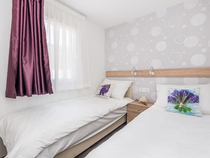 Luxury camping - Gefrierschrank - Dalmatia - second badroom - Lavanda Camping**** Premium Mobile Home with sea view