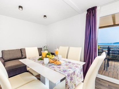 Luxury camping - Geschirrspüler - Croatia - living room - Lavanda Camping**** Premium Mobile Home with sea view