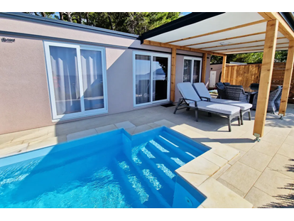 Luxuscamping - Gartenmöbel - Split - Dubrovnik - Lavanda Camping - Luxury Mobile Home mit Pool on the beach -40m2+terrace - Lavanda Camping**** Luxury Mobile Home mit swimmingpool