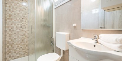 Luxuscamping - Terrasse - Dubrovnik - bathroom - Lavanda Camping**** Prestige Mobile Home mit Whirlpool