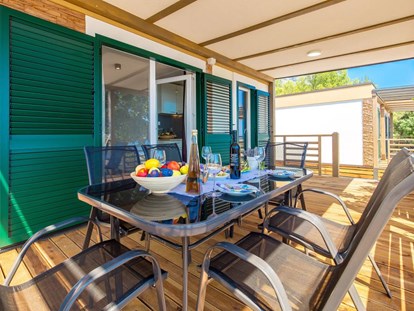 Luxuscamping - Kochmöglichkeit - Kroatien - terrace - Lavanda Camping**** Prestige Mobile Home mit Whirlpool