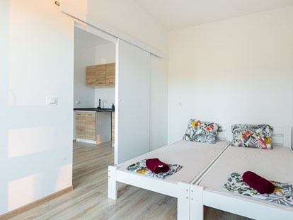 Luxury camping - Kühlschrank - Dalmatia - Camp Karin Mobile houses Sunny Resort - 2-Bett-Bungalow mit Parkblick