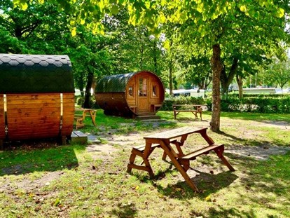 Luxury camping - Grill - Niederrhein - Chalets/ Mobilheime Wikinger-Fass am Freizeitpark Wisseler See