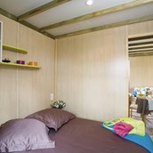 Luxuscamping: Chalet 2 Schlafzimmer Basic - Domaine des Alicourts: Chalet / Cottage für 2-4 Personen auf Domaine des Alicourts