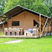 Glampingunterkunft: Safari Lux Tent von außen - Domaine des Alicourts: Safari Lux Tent für 5 Personen auf Domaine des Alicourts