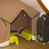 Luxuscamping: Lodgezelt von innen - Camping Ma Prairie: Lodgezelt auf Camping Ma Prairie