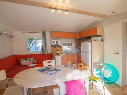 Luxuscamping - Hunde erlaubt - Languedoc-Roussillon - Mobilheim Grand Charme von innen - Camping Ma Prairie Mobilheim Grand Charme auf Camping Ma Prairie