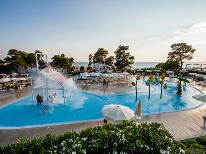 Luxury camping - Dusche - Croatia - Schwimmbadkomplex - Zaton Holiday Resort Mobilheime auf Zaton Holiday Resort