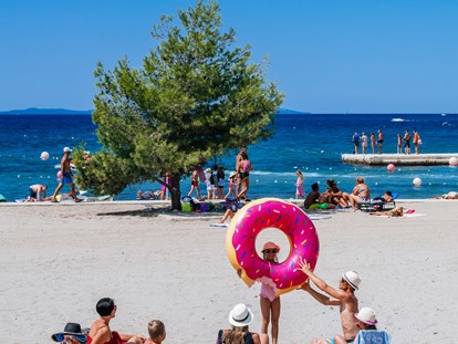 Luxury camping - Dusche - Dalmatia - Der Strand - Zaton Holiday Resort Mobilheime auf Zaton Holiday Resort