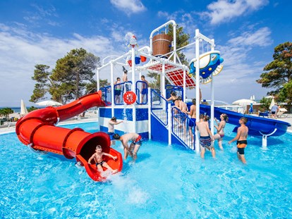 Luxury camping - Sonnenliegen - Croatia - Schwimmbadkomplex - Zaton Holiday Resort Mobilheime auf Zaton Holiday Resort