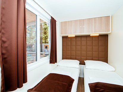 Luxury camping - Gefrierschrank - Dalmatia - Schlafzimmer - Zaton Holiday Resort Mobilheime auf Zaton Holiday Resort