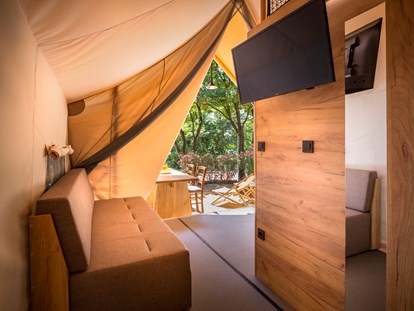 Luxuscamping - Art der Unterkunft: Mobilheim - Kvarner - Wohnzimmer - Krk Premium Camping Resort - Valamar Krk Premium Camping Resort - Safari-Zelte