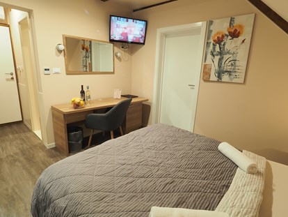Luxuscamping - TV - Kvarner - Jelena Pavillon - Plitvice Holiday Resort Doppelzimmer im Jelena Pavillon auf Plitvice Holiday Resort