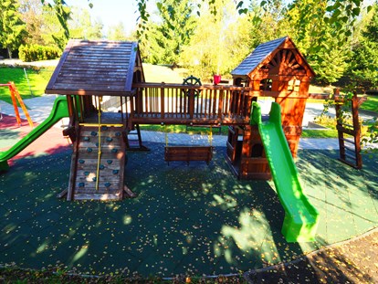 Luxuscamping - Terrasse - Kvarner - Spielplatz - Plitvice Holiday Resort Bungalows auf Plitvice Holiday Resort