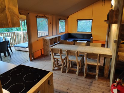 Luxury camping - Dusche - Comfort Camping Tenuta Squaneto Comfort Lodge Zelte auf dem Comfort Camping Tenuta Squaneto