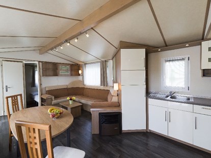 Luxury camping - Preisniveau: gehoben - Lüneburger Heide - Wohnbereich Chalet - Südsee-Camp Chalet Typ 1 am Südsee-Camp