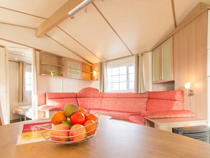 Luxuscamping - Preisniveau: gehoben - Wohnbereich Chalet Typ 2 im Südsee-Camp - Südsee-Camp Chalet Villa Typ 2 am Südsee-Camp