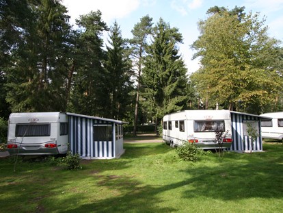 Luxuscamping - Art der Unterkunft: Campingfahrzeug - Deutschland - Chalets Wrogewald - Südsee-Camp Wohnwagen Typ 2 am Südsee-Camp