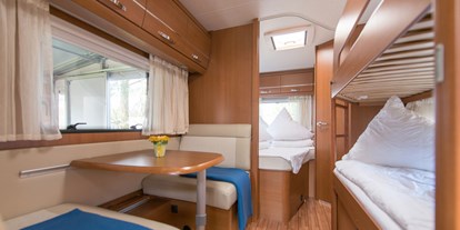 Luxuscamping - Art der Unterkunft: Campingfahrzeug - Wohnwagen innen - Südsee-Camp Wohnwagen Typ 2 am Südsee-Camp