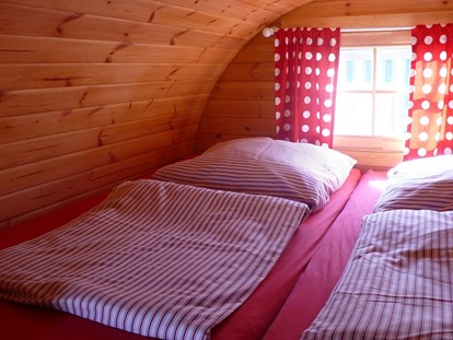 Luxury camping - Kochmöglichkeit - Germany - 200x200cm Doppelbett. - ostseequelle.camp Campingfässer (Schlafffässer)