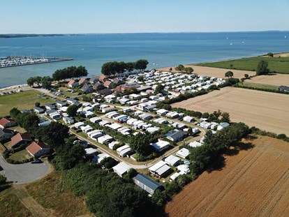Luxury camping - Schleswig-Holstein - Mobilheime direkt an der Ostsee Mobilheim mit Seeblick
