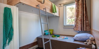 Luxuscamping - Béziers - Zimmer mit zwei Einzelbetten - Camping Le Sérignan Plage Cottage "PMR" für 4 Personen am Camping Le Sérignan Plage
