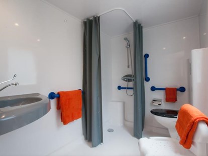 Luxury camping - WC - Hérault - Rollstuhlgerechte Sanitäranlage - Camping Le Sérignan Plage Cottage "PMR" für 4 Personen am Camping Le Sérignan Plage