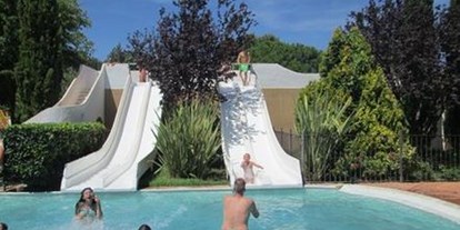 Luxuscamping - Béziers - Pool mit Wasserrutschen - Camping Le Sérignan Plage Cottage "PMR" für 4 Personen am Camping Le Sérignan Plage