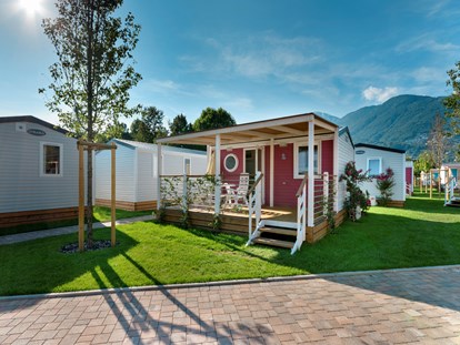 Luxury camping - Preisniveau: gehoben - Lago Maggiore - Campofelice Camping Village Bungalow AZALEA 6 auf Campofelice Camping Village
