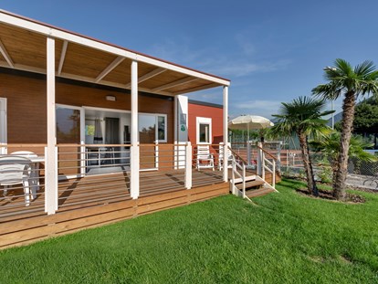 Luxuscamping - WC - Tessin - Campofelice Camping Village Bungalow PALMA 6 auf Campofelice Camping Village