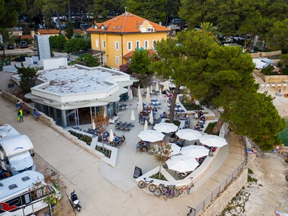 Luxuscamping - Kroatien - Restaurant - Camping Cikat Luxuriöse Mobilheime Typ Freed-Home auf Camping Cikat