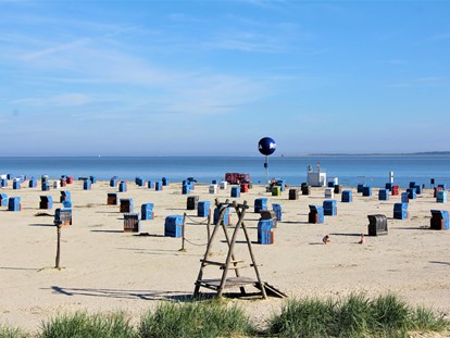 Luxuscamping - Preisniveau: günstig - Nordseeküste - Strand Dornumersiel - Nordseestrand in Dornumersiel Pipowagen auf dem Campingplatz am Nordseestrand in Dornumersiel