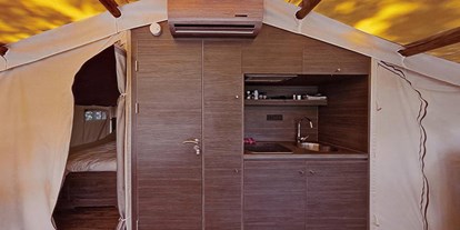 Luxuscamping - Kochmöglichkeit - Cavallino - Innenansicht - Union Lido - Suncamp SunLodge Safari von Suncamp auf Union Lido