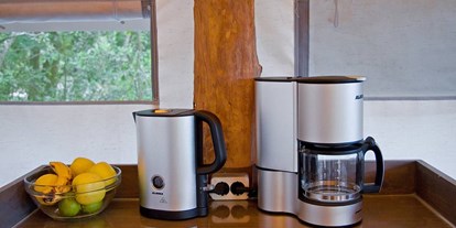 Luxuscamping - Kaffeemaschine - Cavallino - Ausstattung Küche - Camping Italy - Suncamp SunLodge Jungle von Suncamp auf Italy Camping Village