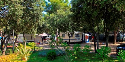 Luxuscamping - Dusche - Split - Dubrovnik - Glamping auf Solaris Camping Beach Resort - Solaris Camping Beach Resort - Suncamp SunLodge Safari von Suncamp auf Solaris Camping Beach Resort