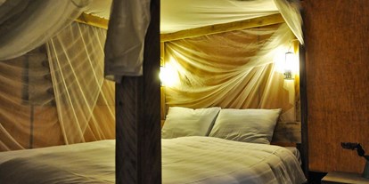 Luxury camping - Kühlschrank - Cres - Lošinj - gemütliches Doppelbett - Camping Village Poljana - Suncamp SunLodge Bintulu von Suncamp auf Camping Village Poljana