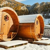 Luxuscamping: Unsere Wohnfässer sind auch im Winter bewohnbar. Beheizt mit Infrarotstrahlern. Gemütlich warm. - Camping Dreiländereck in Tirol: Wohnfässer am Camping Dreiländereck in Tirol