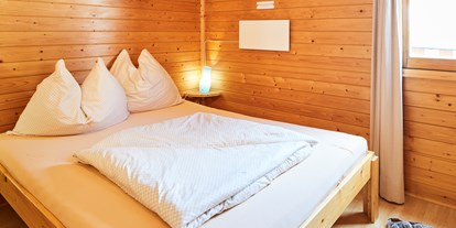 Luxuscamping - Art der Unterkunft: Mobilheim - Camping Dreiländereck in Tirol Kleine Blockhütte Camping Dreiländereck Tirol