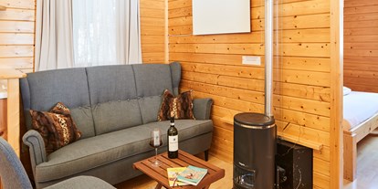 Luxuscamping - Art der Unterkunft: Bungalow - Camping Dreiländereck in Tirol Kleine Blockhütte Camping Dreiländereck Tirol