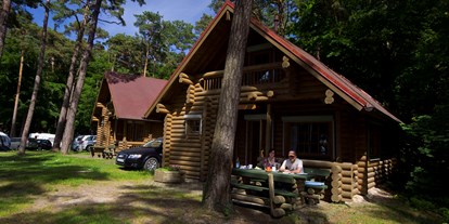 Luxuscamping - WC - Ostseeküste - Blockhaus für 2-4 Personen - Camping Pommernland Finnische Blockhäuser auf Camping Pommernland 