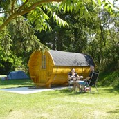 Luxuscamping: Camping Schwabenmühle: Schlaffass auf Camping Schwabenmühle