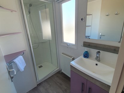 Luxuscamping - Bad und WC getrennt - Badezimmer - Campingplatz "Auf dem Simpel" Mobilheime auf Campingplatz "Auf dem Simpel"