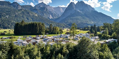 Luxuscamping - Terrasse - Deutschland - Camping Resort Zugspitze Berghütten Komfort im Camping Resort Zugspitze