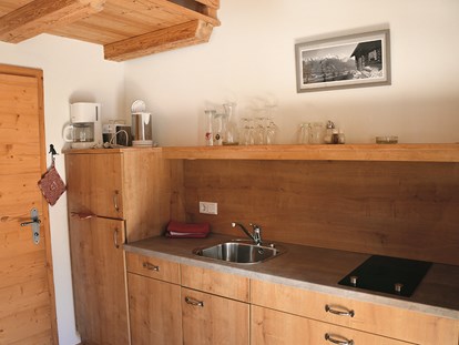 Luxuscamping - Hunde erlaubt - Küchenzeile - Camping Resort Zugspitze Berghütten Komfort im Camping Resort Zugspitze
